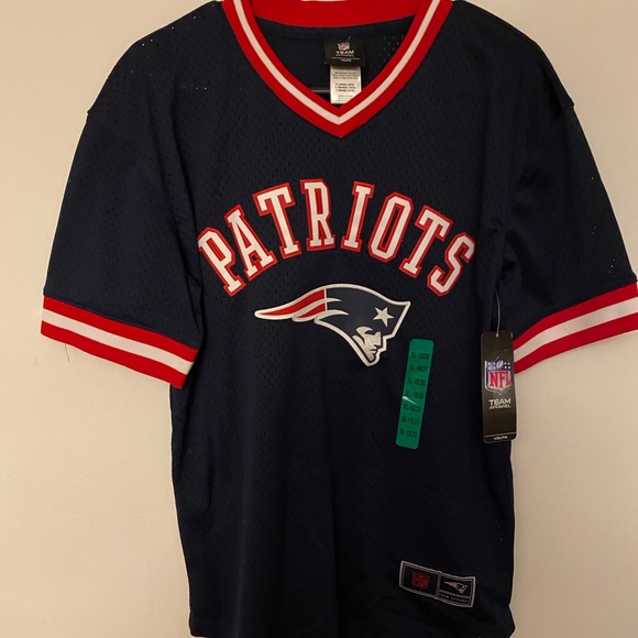 NFL Other - New England Patriots NFL Apparel v-neck